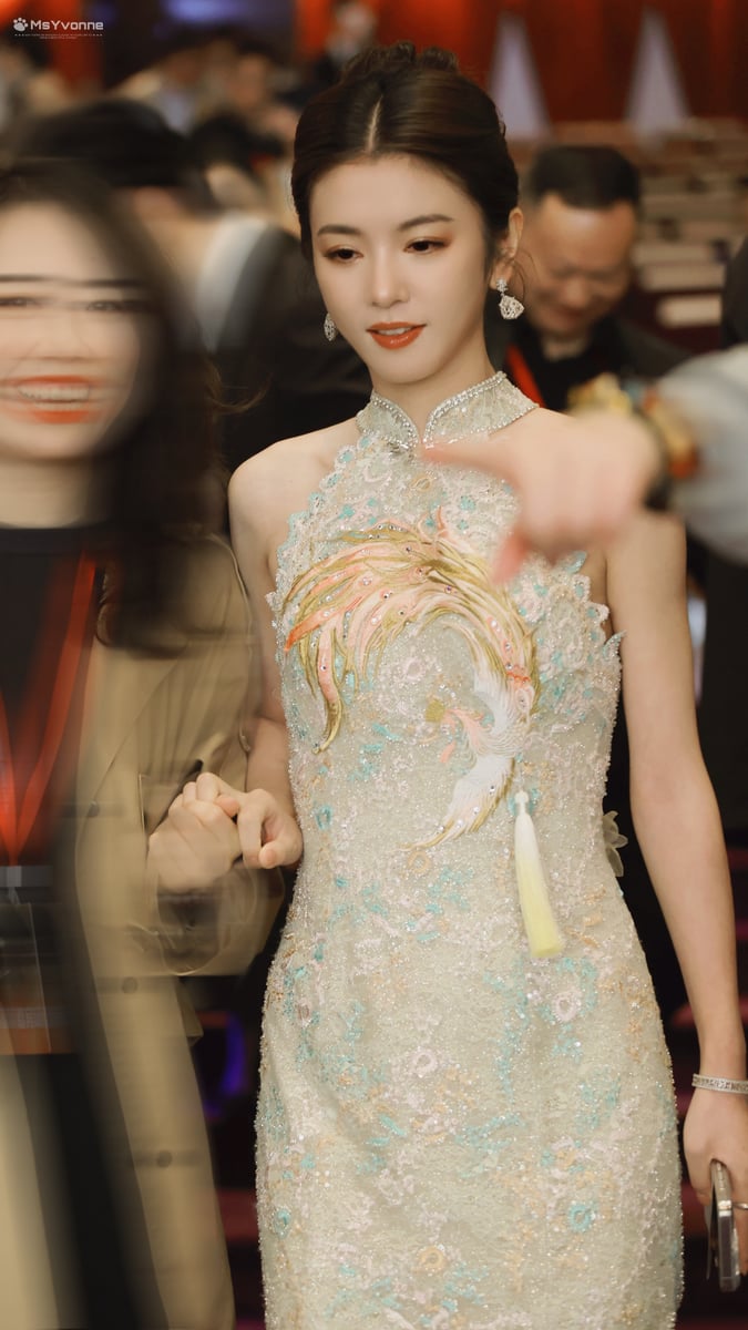 2025.04.10｜4K手机壁纸：2025 – 李云霄高清写真（1）